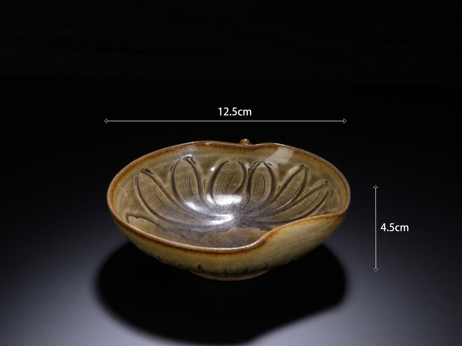 Yaozhou Ware Carved Flower Pattern Porcelain Zhan: Yaozhou Ware Carved Flower Pattern Porcelain Zhan (4.5 x 12.5cm)