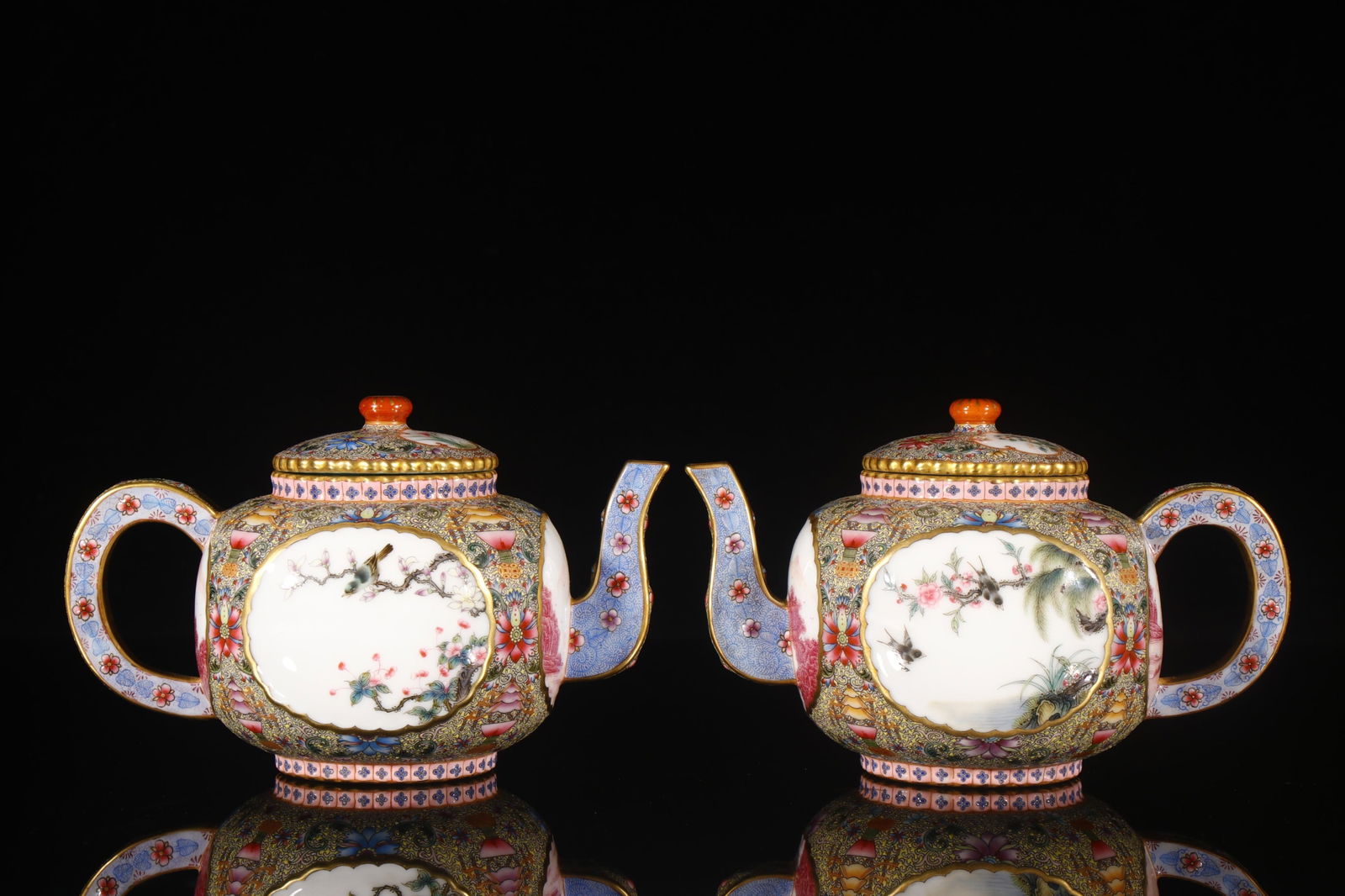 Pair of Enamel Drawing Flower and Bird Pattern Porcelain Teapot: Pair of Enamel Drawing Flower and Bird Pattern Porcelain Teapot (12 x 7cm)