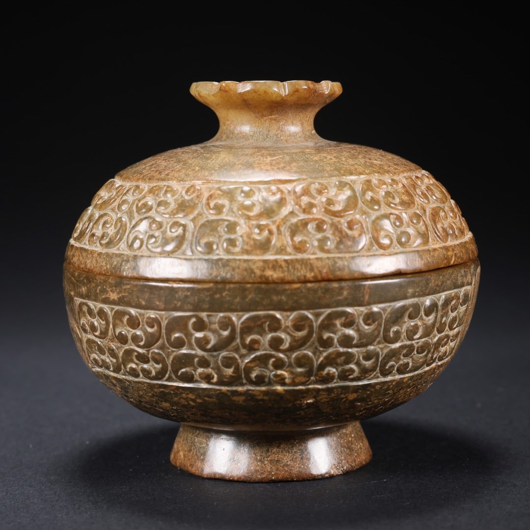 Jade Carved Cloud Pattern Lid Pot: Jade Carved Cloud Pattern Lid Pot (7.8 x 7.4cm)