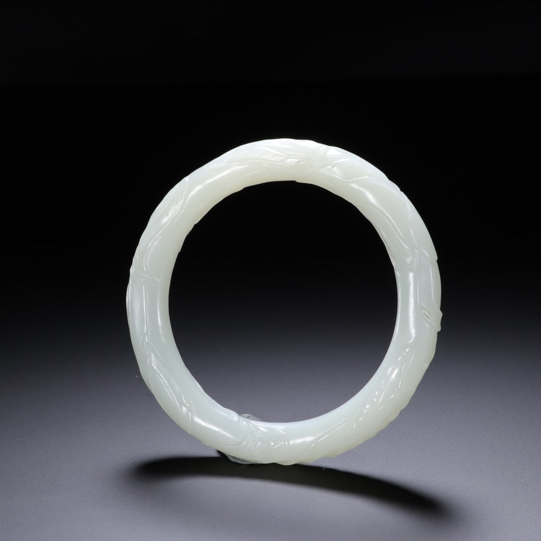 Jade Carved Dragon Pattern Bangle: Jade Carved Dragon Pattern Bangle (5.5cm)