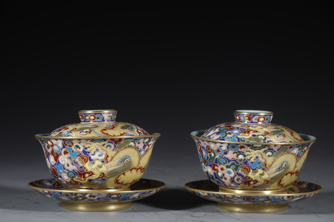 Pair of Enamel Drawing Cloud and Dragon Pattern Porcelain Lid Cup: Pair of Enamel Drawing Cloud and Dragon Pattern Porcelain Lid Cup (11.5 x 9cm)