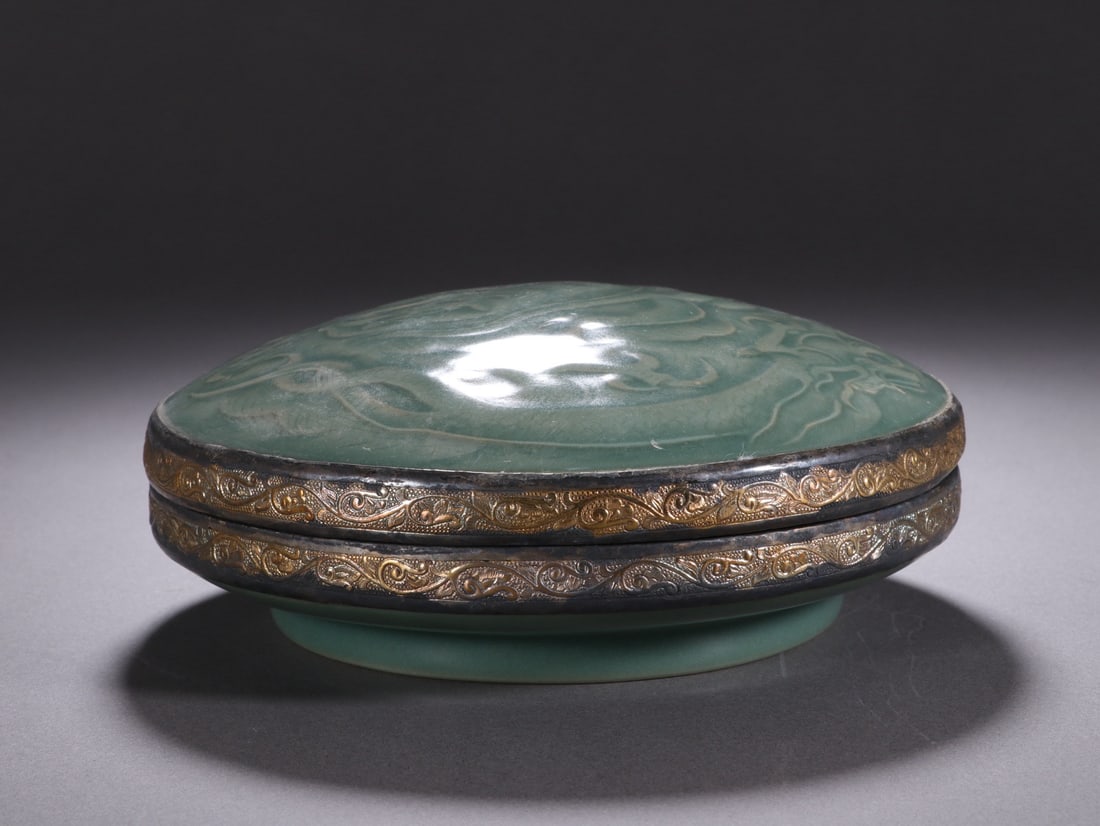 Longquan Ware Carved Dragon Pattern Porcelain Lid Box - 2