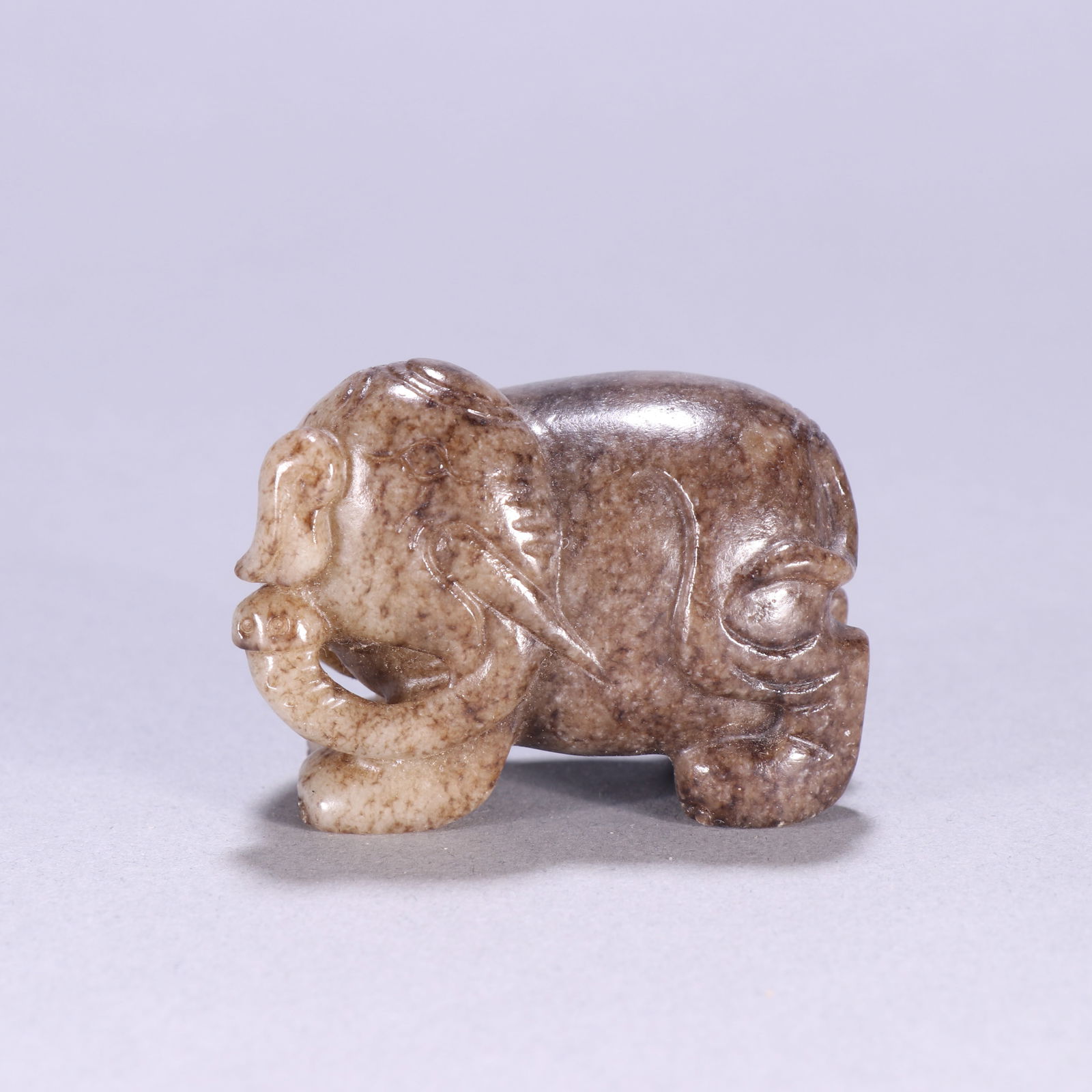 Jade Carved Elephant Shape Ornament: Jade Carved Elephant Shape Ornament (3.9 x 5.2cm)