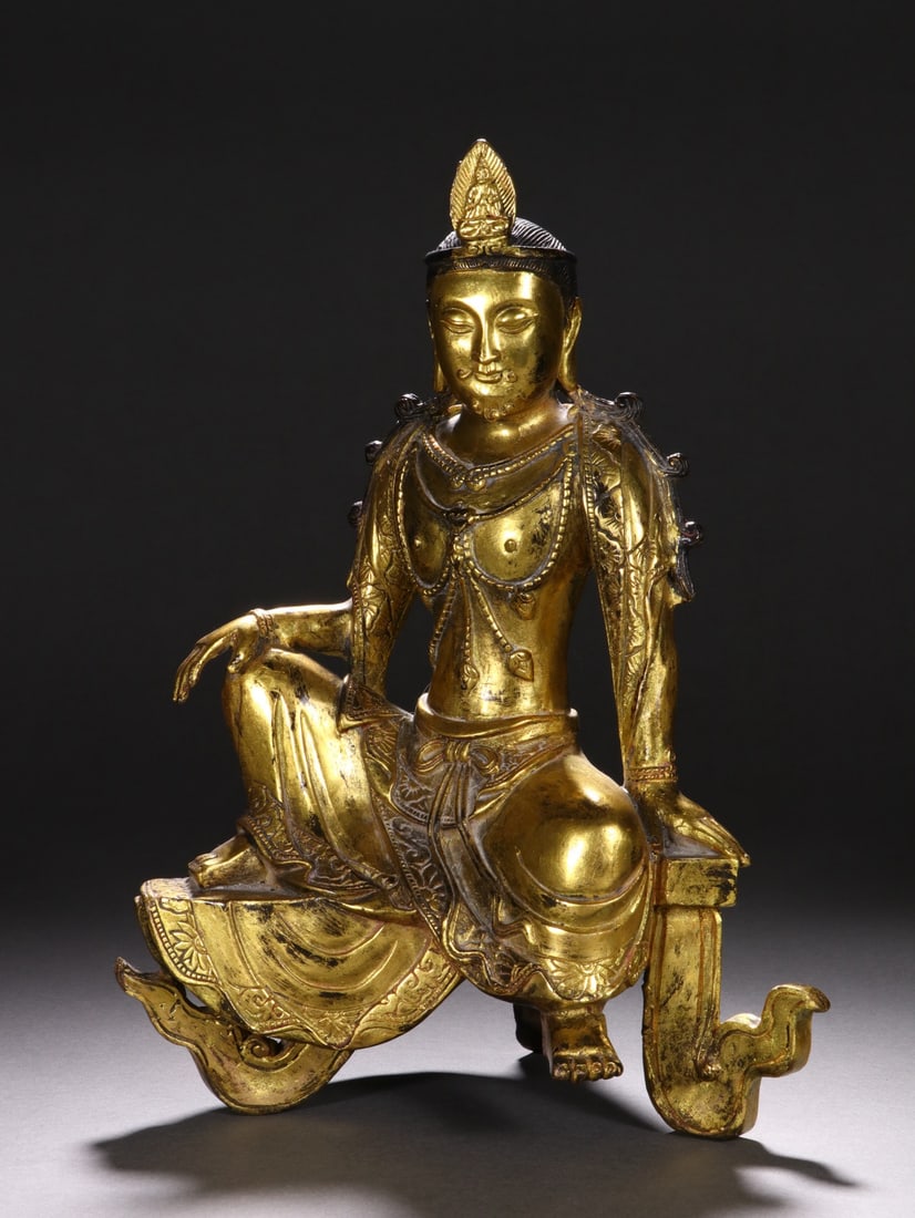 Gilt Bronze GuanYin Figure: Gilt Bronze GuanYin Figure (24.5 x 14.5cm)