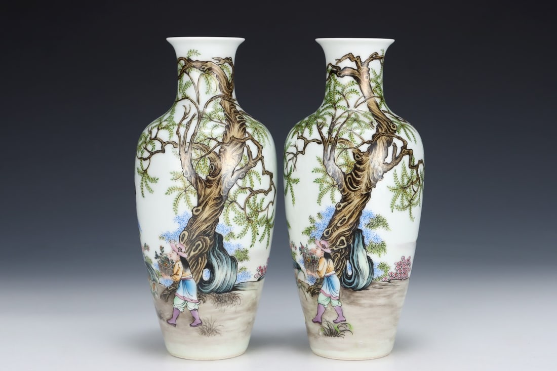 Pair of Famille Rose Beauty and Landscape Pattern Porcelain Vase: Pair of Famille Rose Beauty and Landscape Pattern Porcelain Vase (22.5 x 10.7cm)