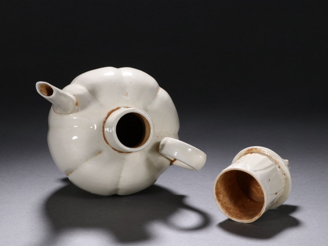 White Glazed Porcelain Pot - 11