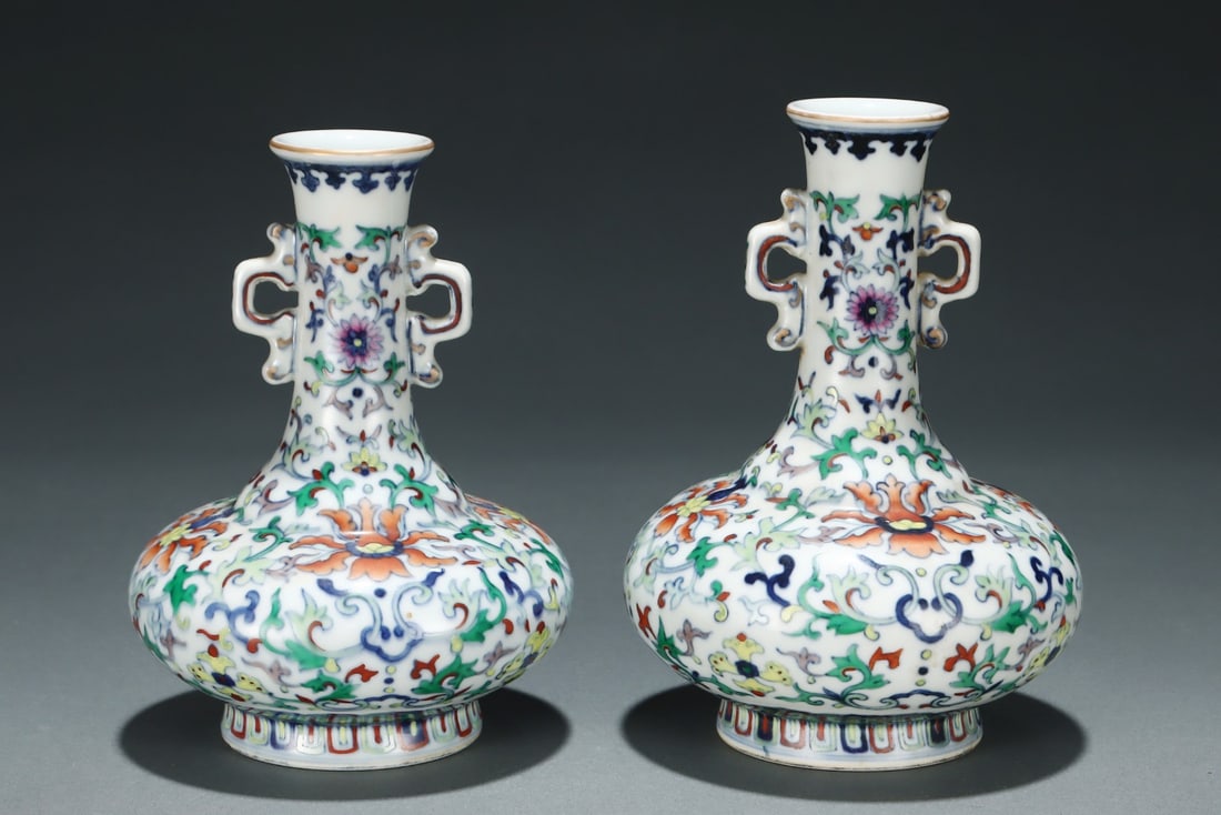 Pair of Doucai Flower Pattern Porcelain Double Ears Vase: Pair of Doucai Flower Pattern Porcelain Double Ears Vase (15.5 x 11.5cm)