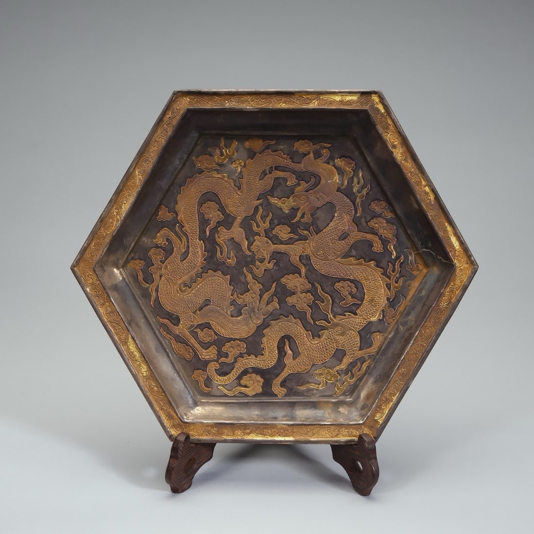 Gilt Silver Carved Dragon Pattern Plate: Gilt Silver Carved Dragon Pattern Plate (2 x 23cm)