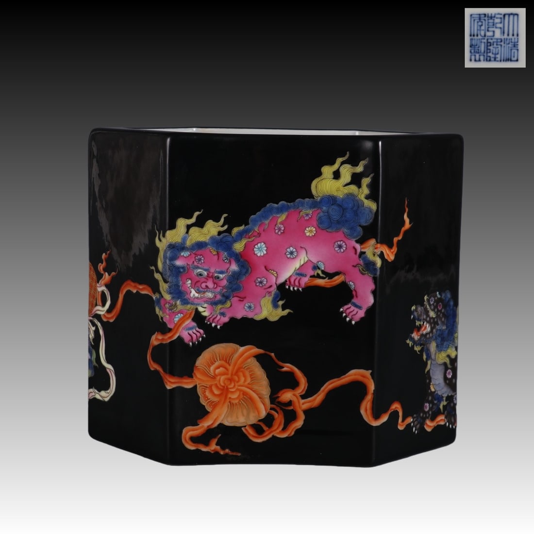 Black Glazed Famille Rose Lion and Ball Pattern Porcelain Brush Pot: Black Glazed Famille Rose Lion and Ball Pattern Porcelain Brush Pot (14.6 x 17cm)