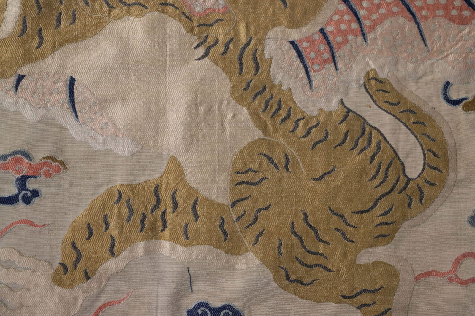 Silk Beast Pattern Embroidery - 9