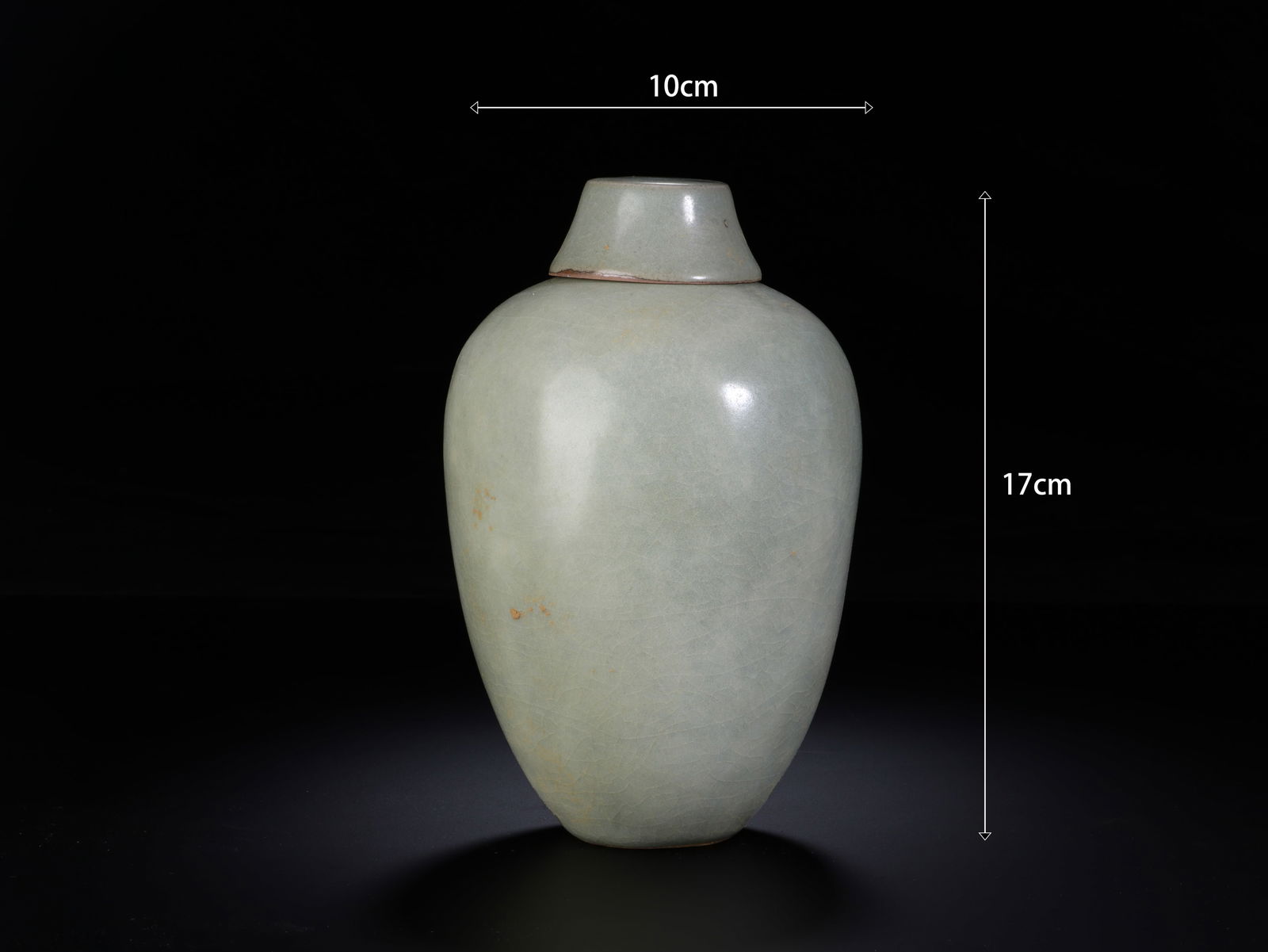 Guan Ware Porcelain Vase: Guan Ware Porcelain Vase (17 x 10cm)