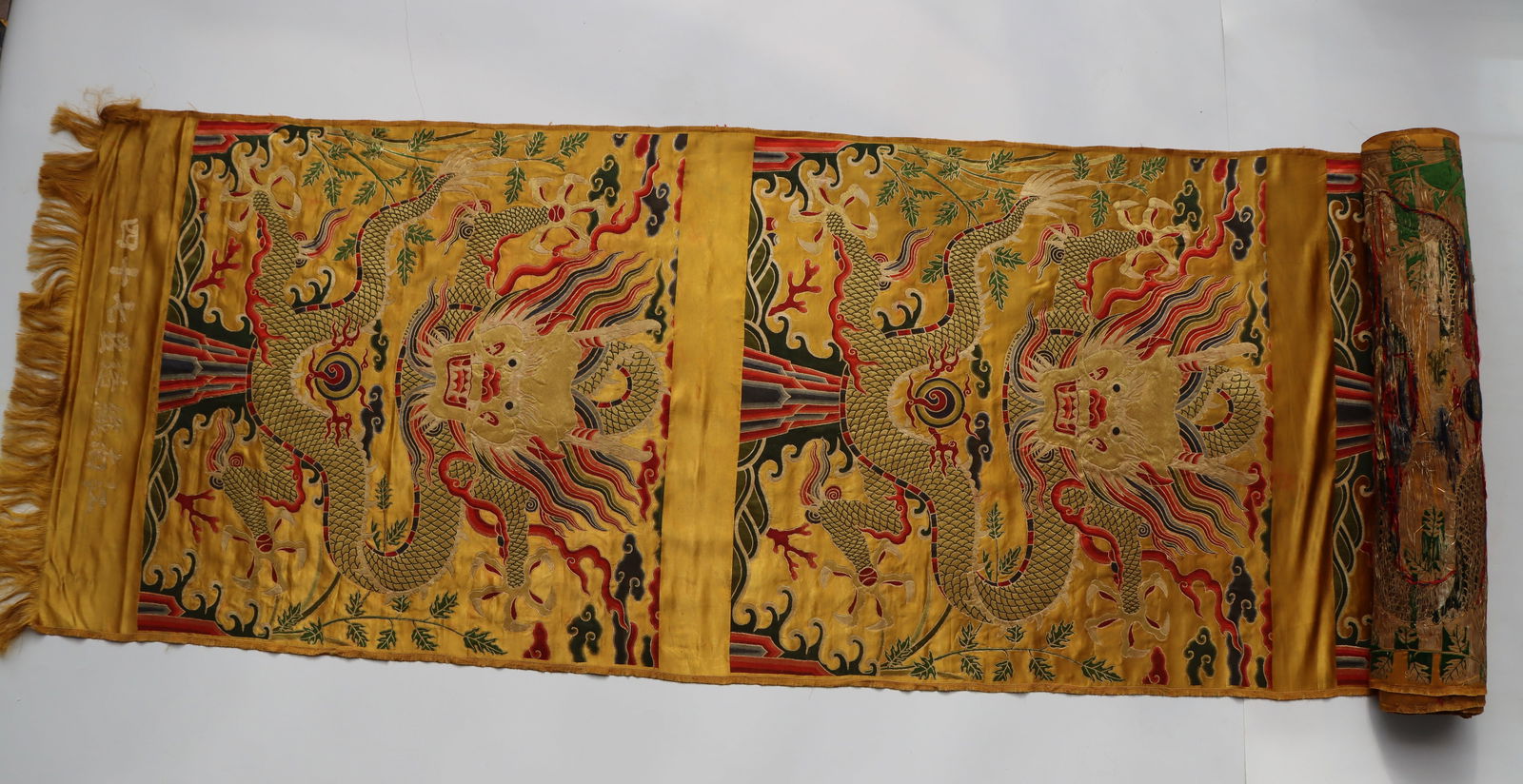 Silk Dragon Pattern Embroidery: Silk Dragon Pattern Embroidery (850 x 73cm)