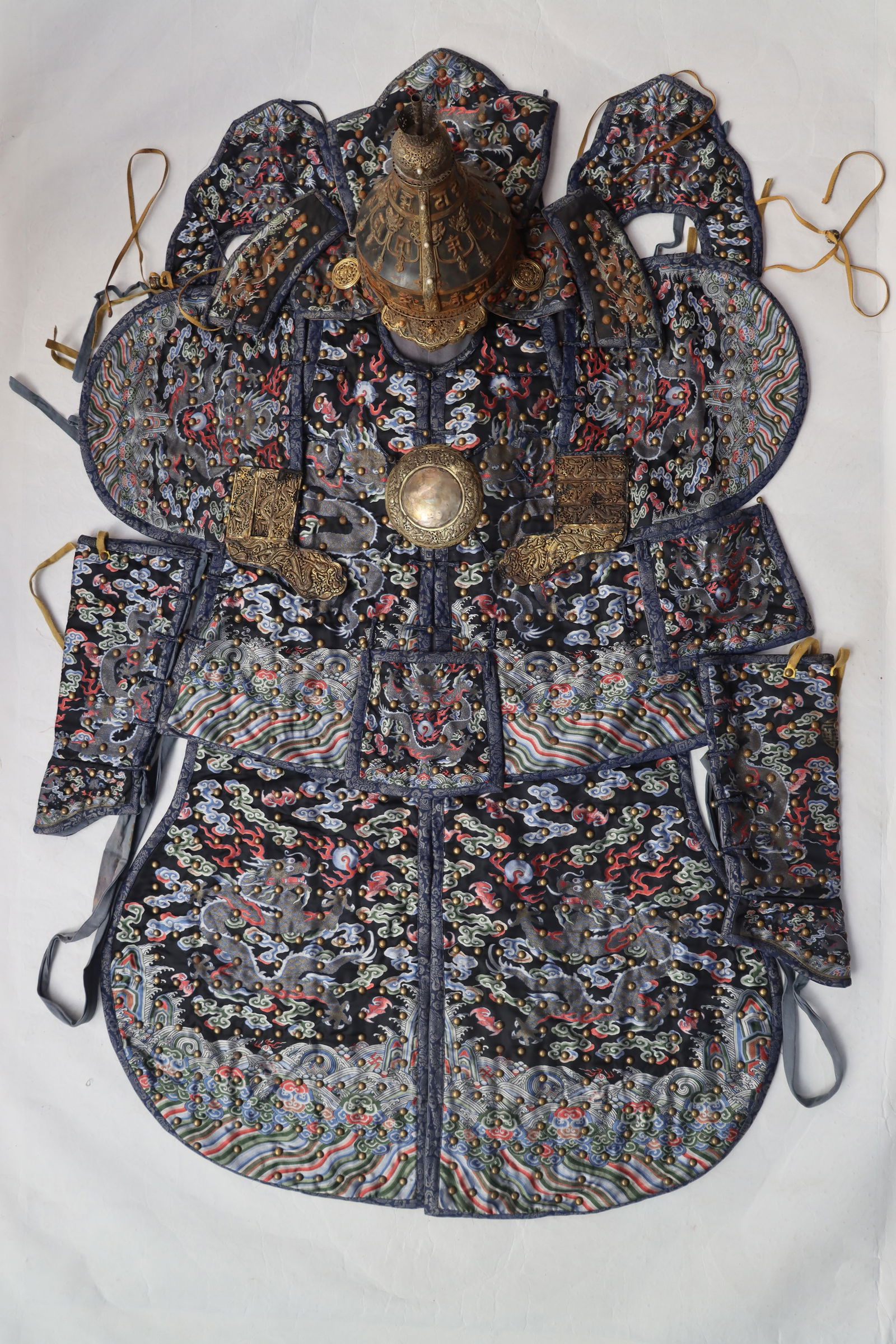 Silk Embroidery Dragon Pattern Dragon Robe: Silk Embroidery Dragon Pattern Dragon Robe (169 x 77cm)