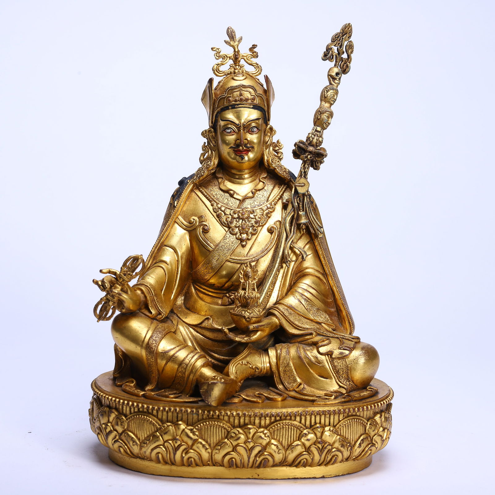 Gilt Bronze Padmasambhava Figure: Gilt Bronze Padmasambhava Figure (16 x 13.5 x 24cm,Weight 2900g)