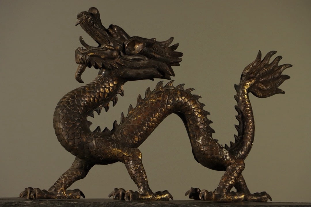 Gilt Bronze Carved Dragon Shape Figure: Gilt Bronze Carved Dragon Shape Figure (56 x 86cm,Weight 16kg)