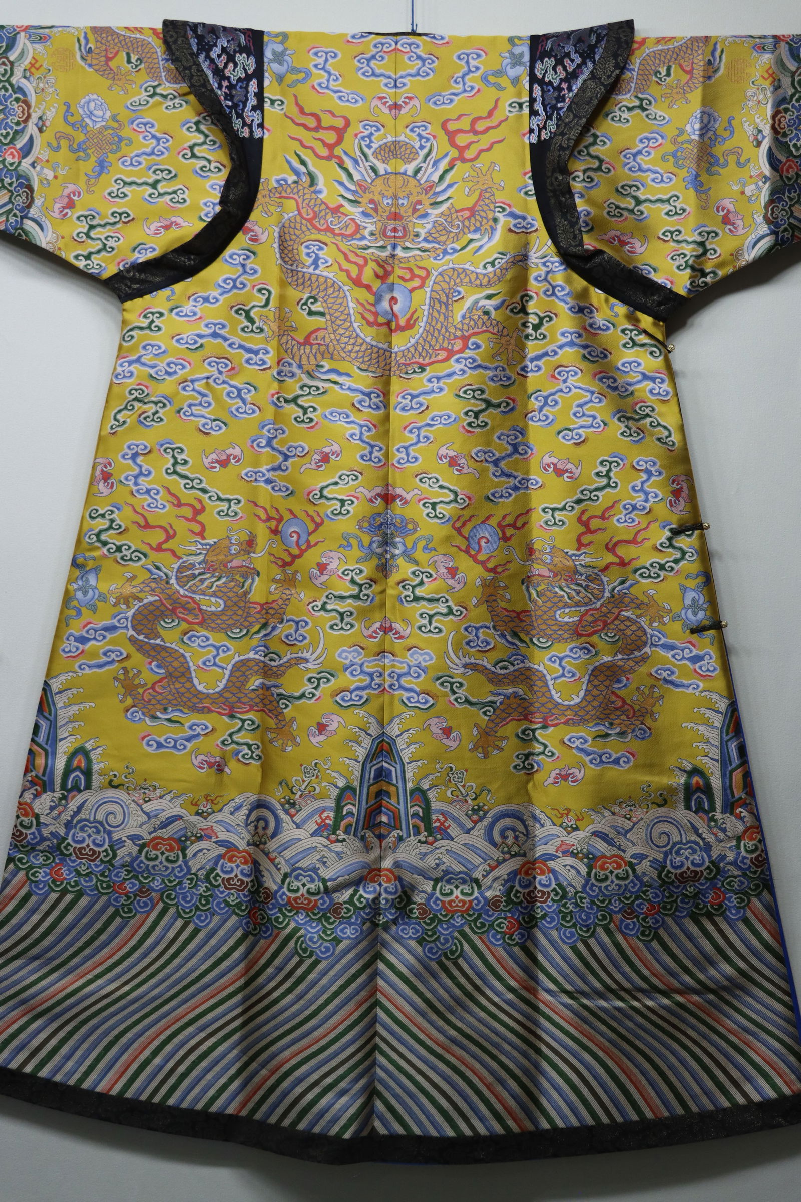 Silk Embroidery Cloud and Dragon Pattern Dragon Robe - 12