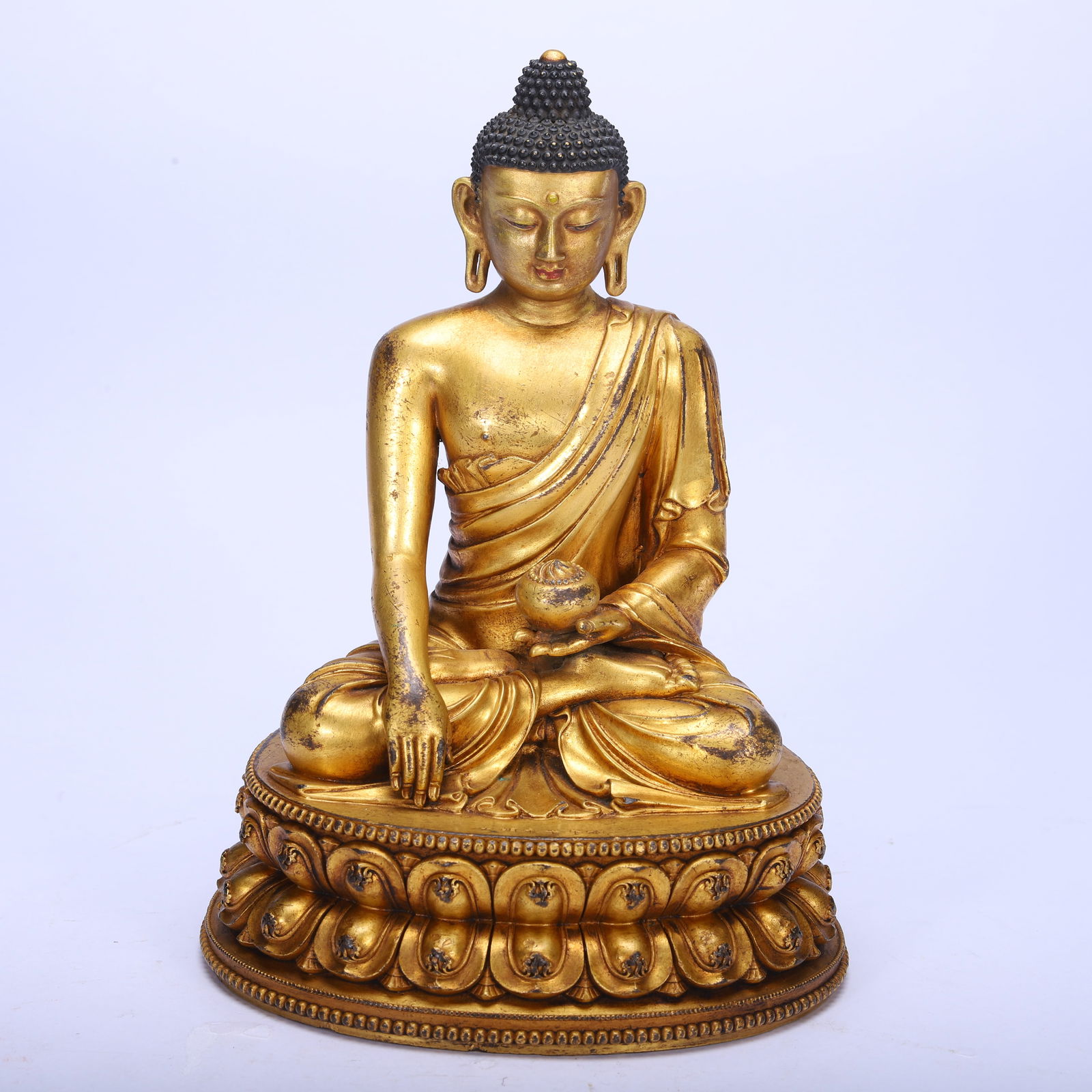 Gilt Bronze Sakyamuni Figure: Gilt Bronze Sakyamuni Figure (13.5 x 13 x 19cm,Weight 1640g)