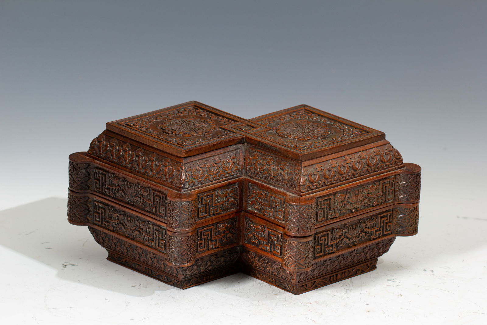 Huanghuali Wood Carved Flower Pattern Lid Box: Huanghuali Wood Carved Flower Pattern Lid Box (29 x 19.5 x 12cm,Weight 1050g)
