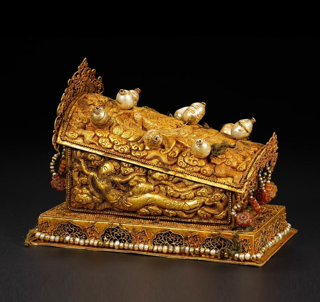 Solid Gold Carved Flying Beauty Pattern Coffin: Solid Gold Carved Flying Beauty Pattern Coffin (11 x 14cm,373g)
