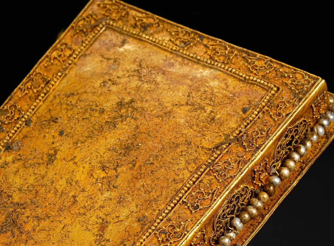 Solid Gold Carved Flying Beauty Pattern Coffin - 9