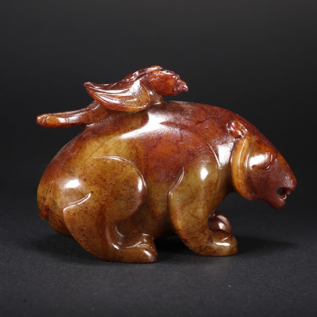 Jade Carved Bear and Eagle Shape Ornament: Jade Carved Bear and Eagle Shape Ornament (11 x 5 x 7.5cm)