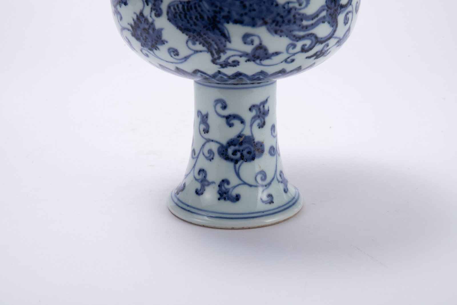 A BLUE AND WHITE PHOENIX STEM-CUP - 3