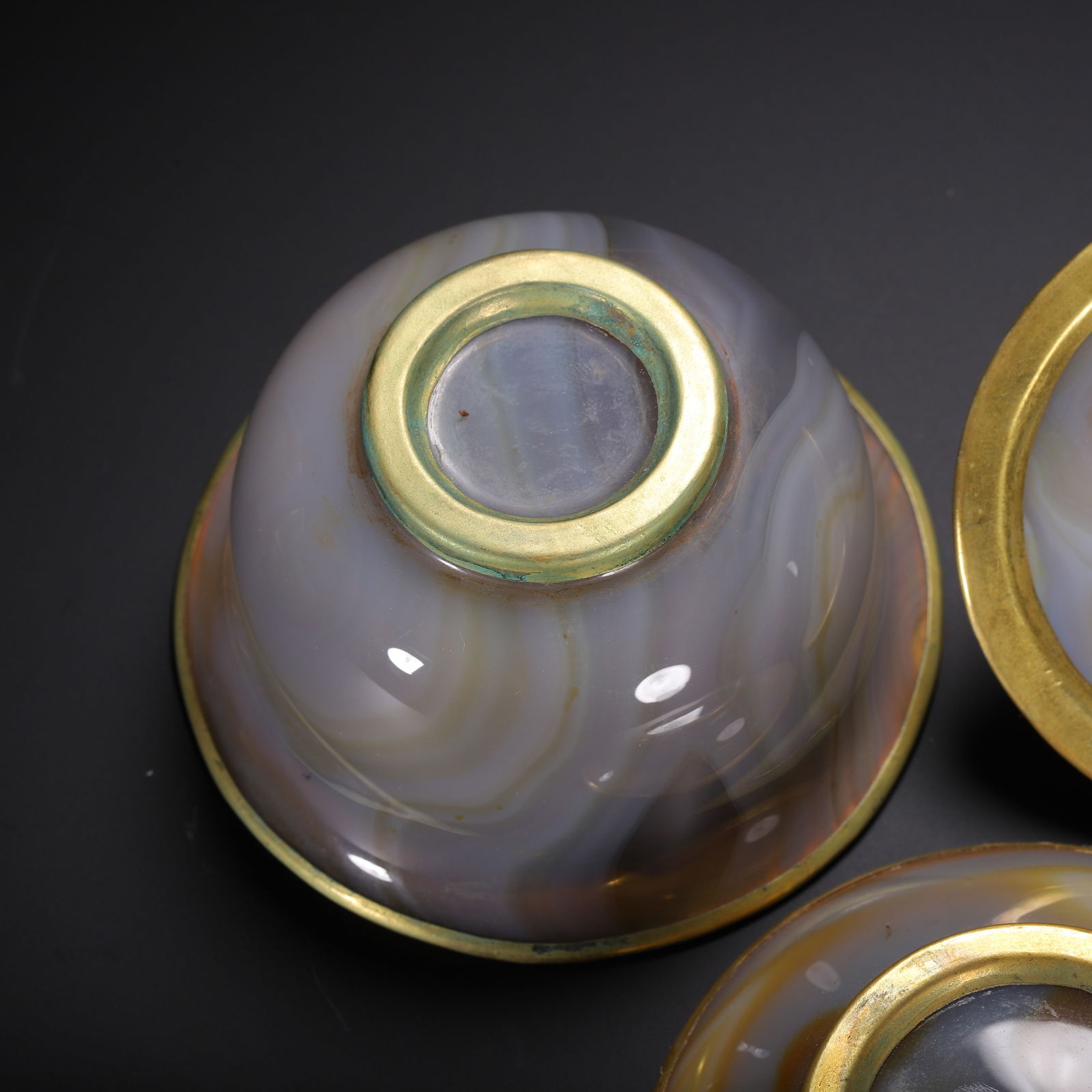 A CHINESE AGATE TEA SET WITH GOLD MOUNTS - 7
