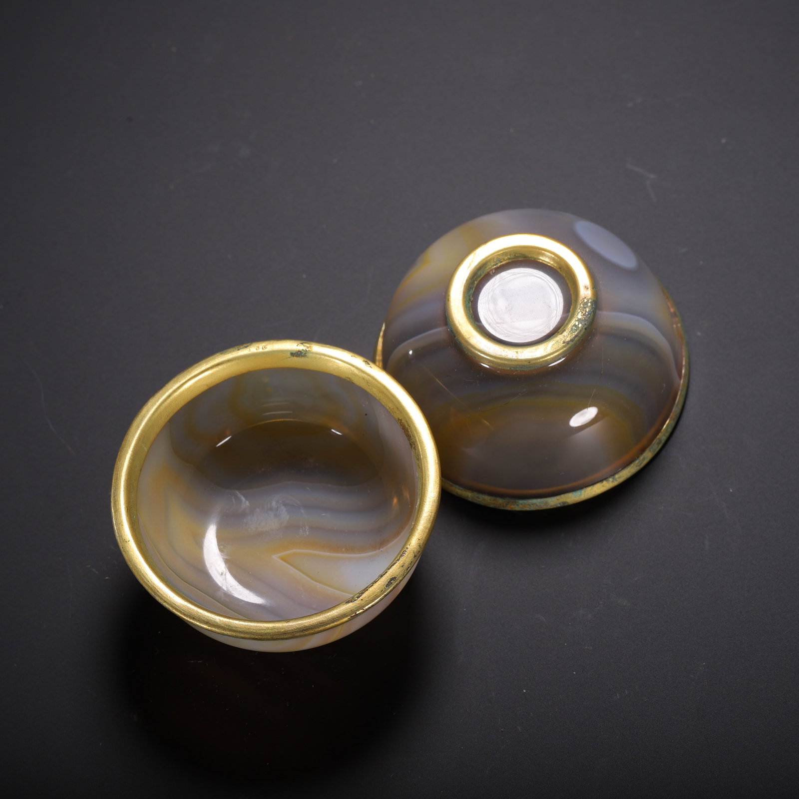 A CHINESE AGATE TEA SET WITH GOLD MOUNTS - 9