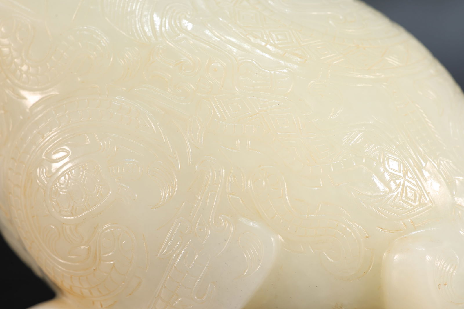 Jade Carved Dragon Pattern Toad Shape Ornament - 7