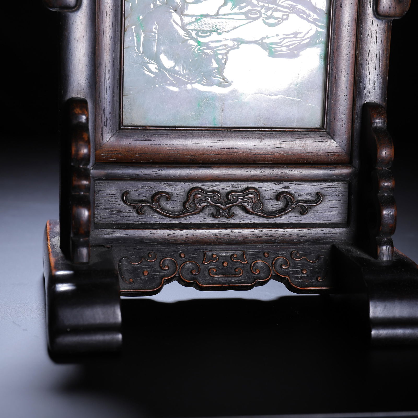 A CHINESE JADEITE TABLE SCREEN WITH LANDSCAPE CARVING - 4