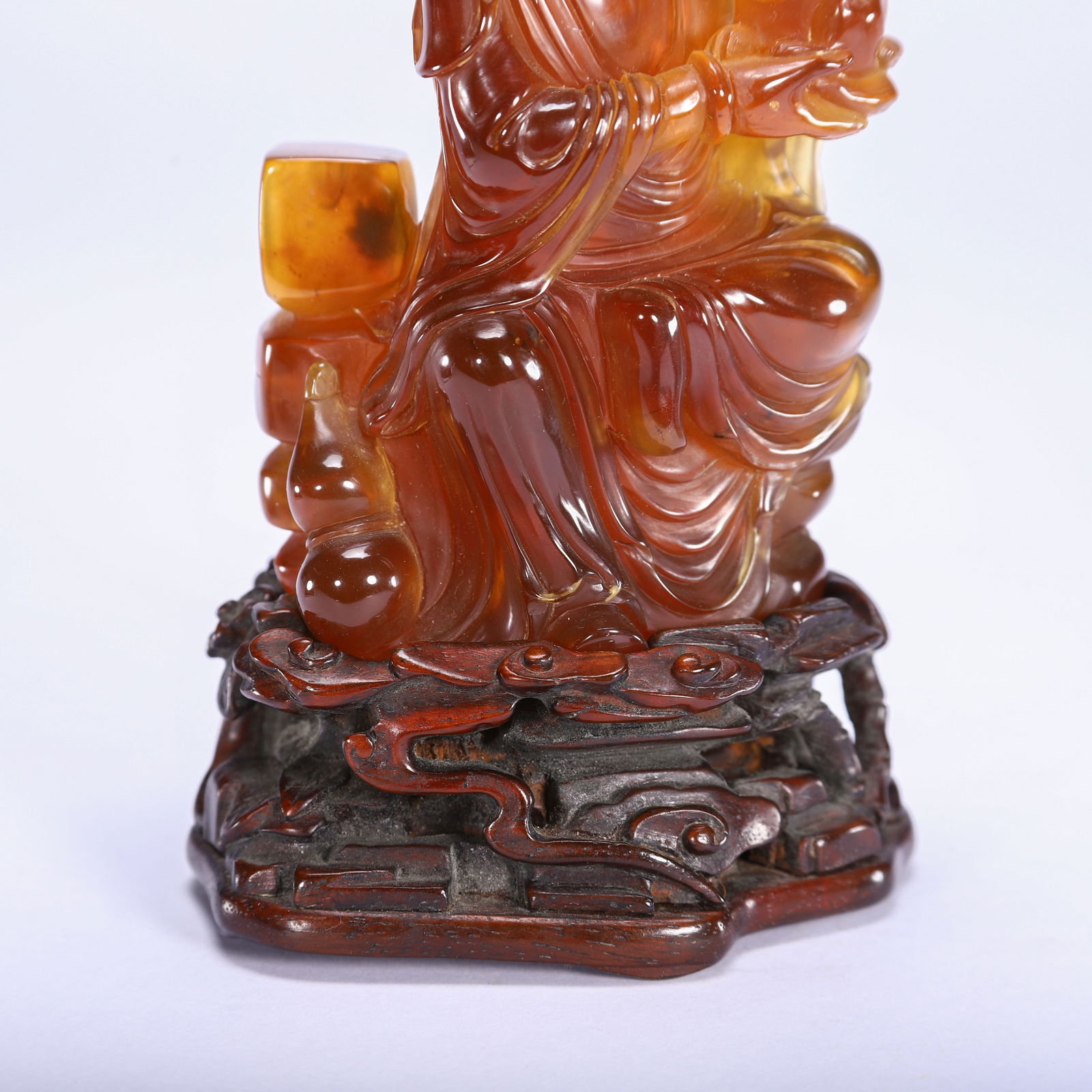 A CHINESE AMBER LUOHAN FIGURE - 3