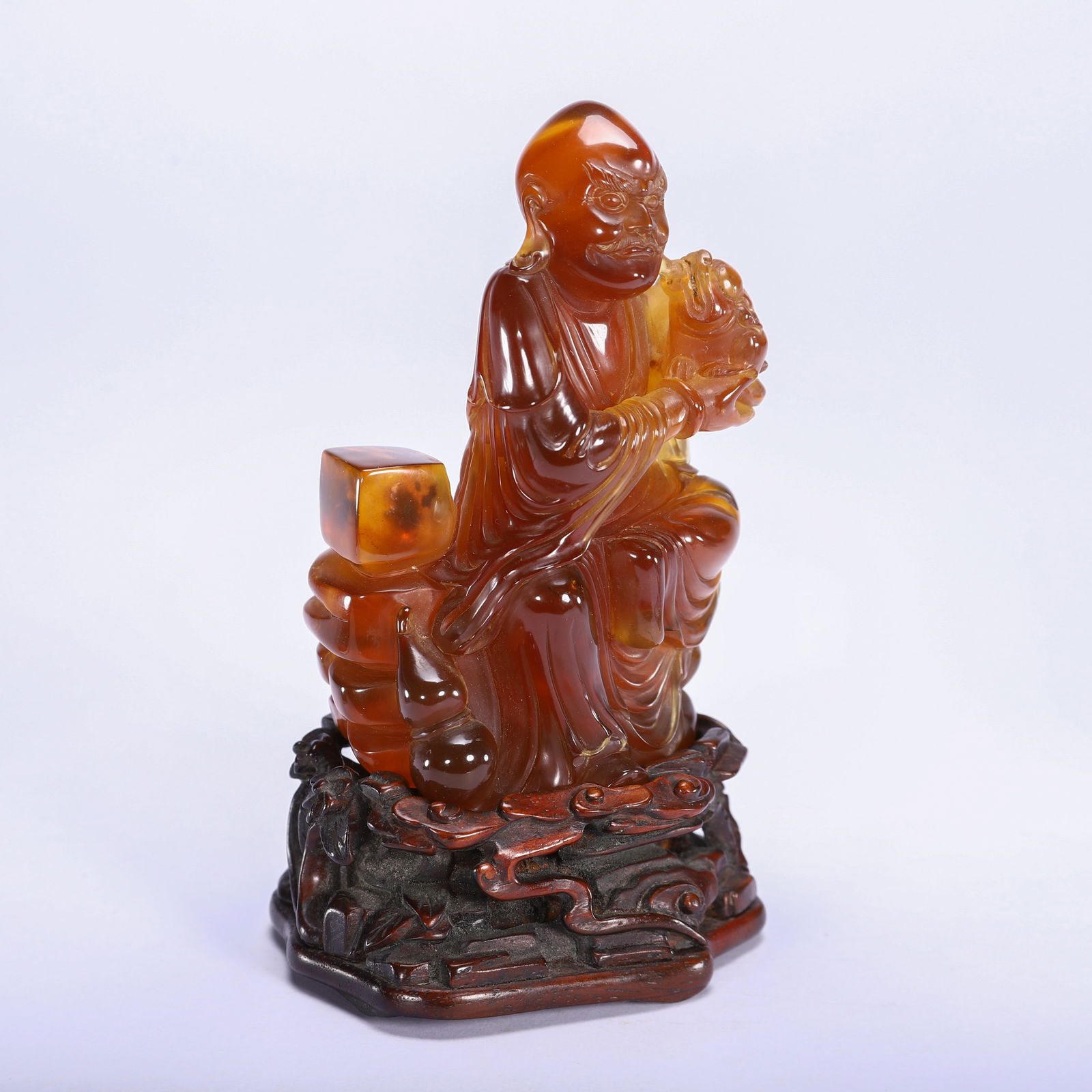 A CHINESE AMBER LUOHAN FIGURE - 4
