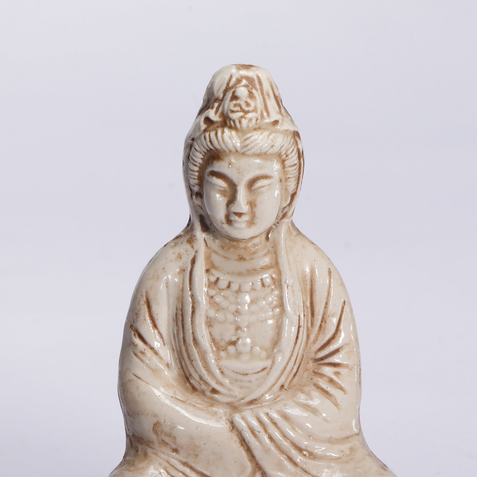 A CHINESE DING WARE GUANYIN STATUE - 3