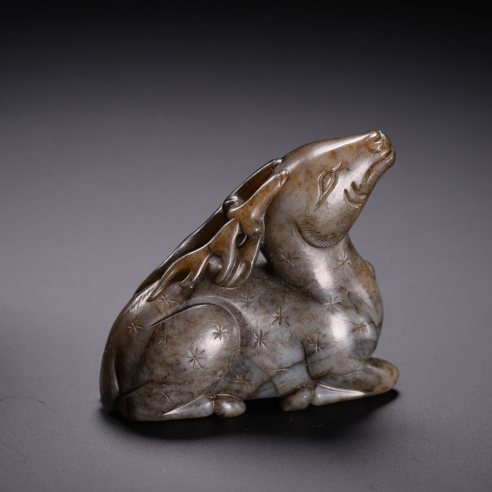 A CHINESE ARCHAIC JADE DEER CARVING: A CHINESE ARCHAIC JADE DEER CARVING (2.2 x 2.2 x 4.2cm,Weight 60g)