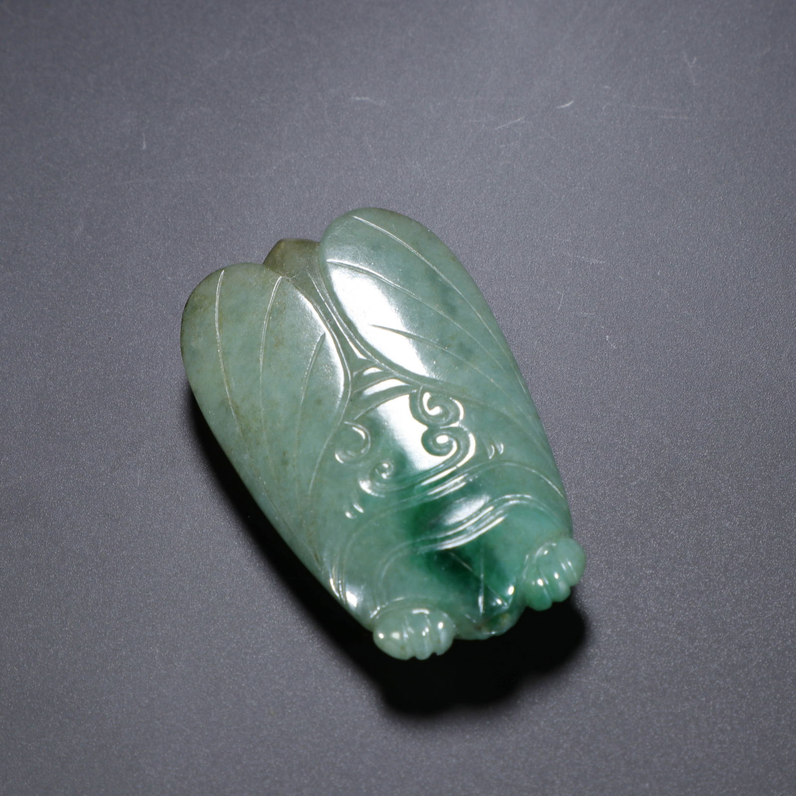 A CHINESE JADEITE CICADA PENDANT - 2