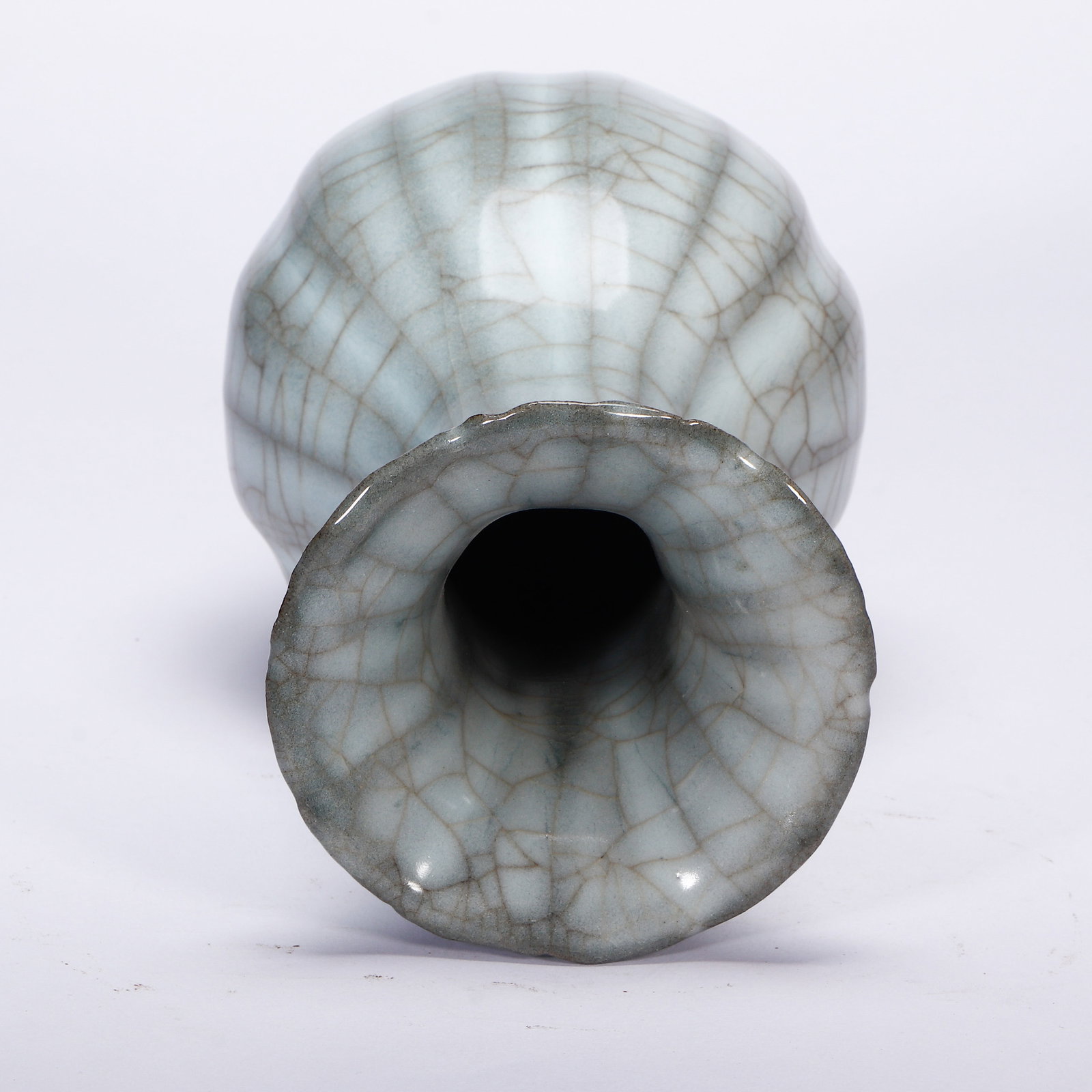 A CHINESE GE WARE LOBED VASE - 8