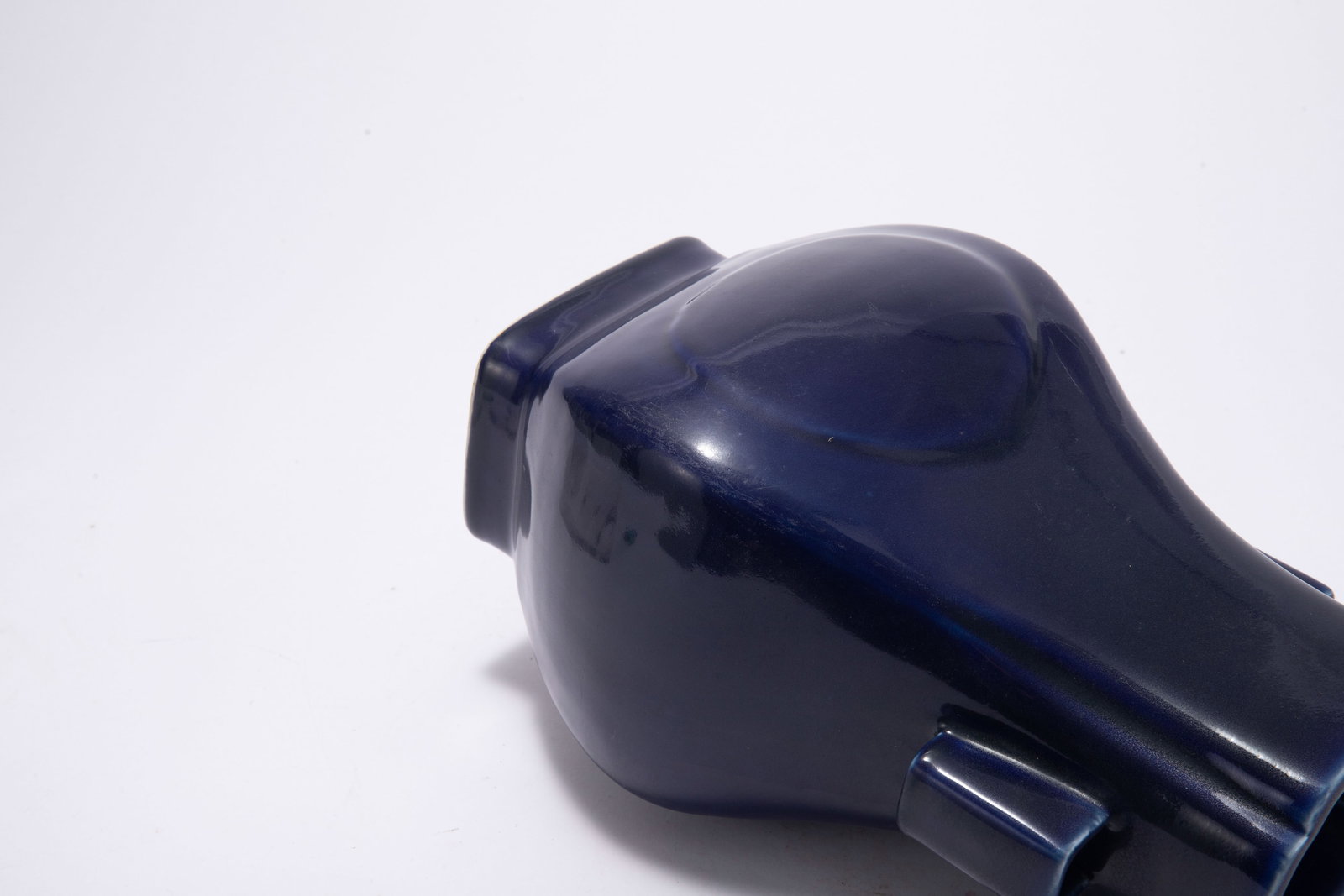 A BLUE GLAZE ARROW VASE - 9