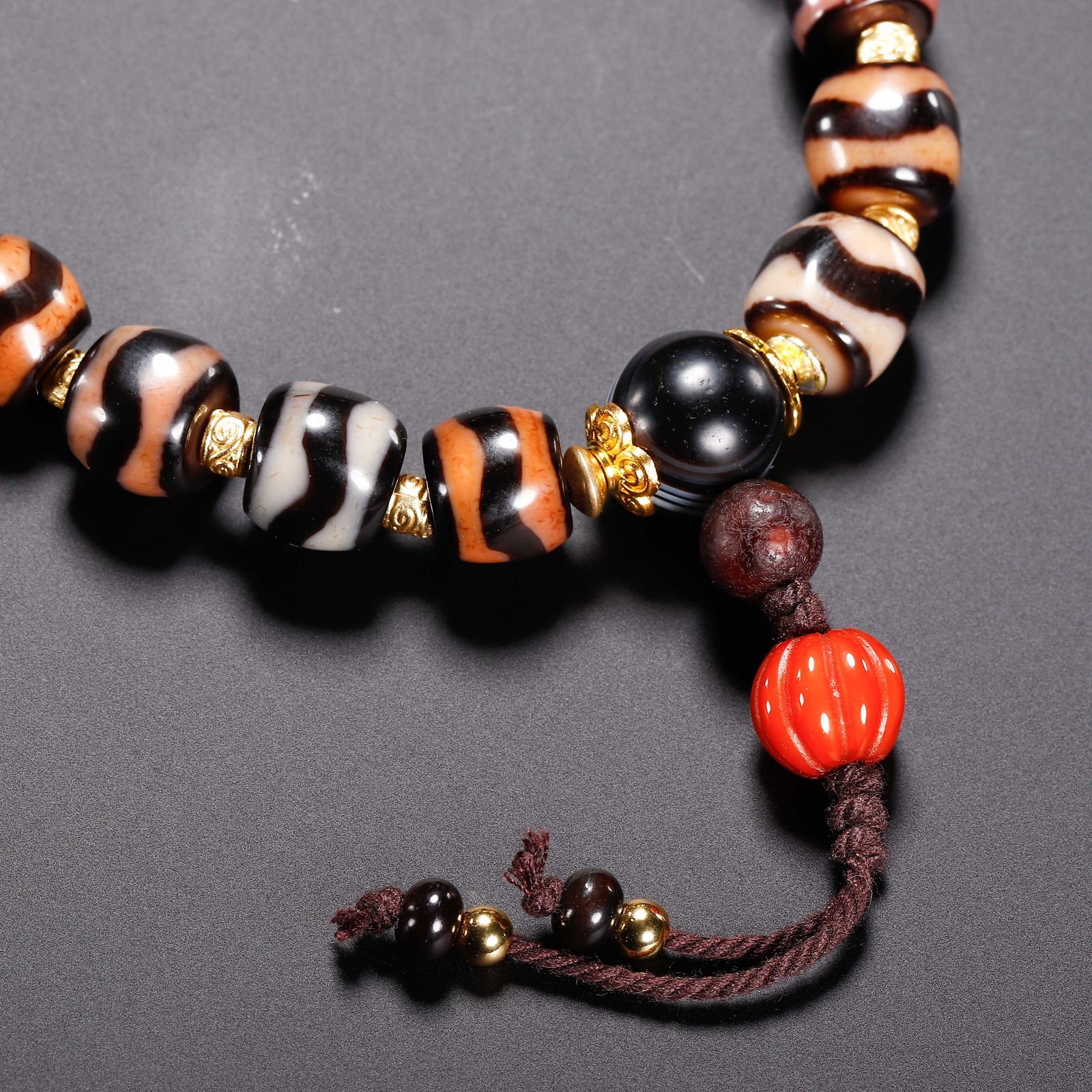 A CHINESE DZI BEAD BRACELET - 2