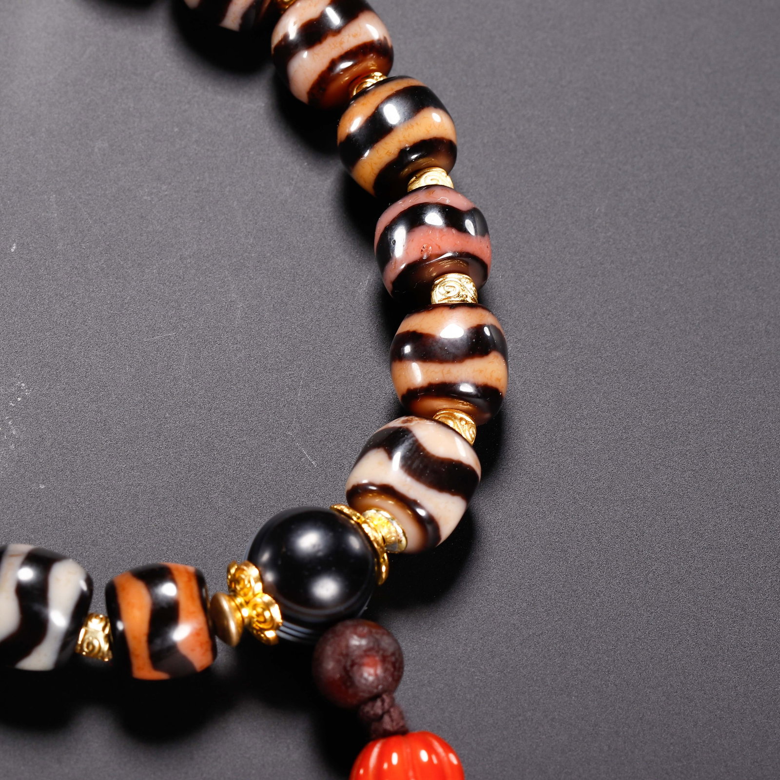 A CHINESE DZI BEAD BRACELET - 3