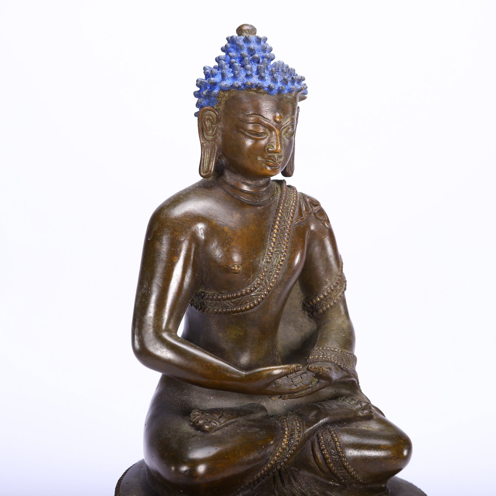 A CHINESE BRONZE BUDDHA FIGURE - 6