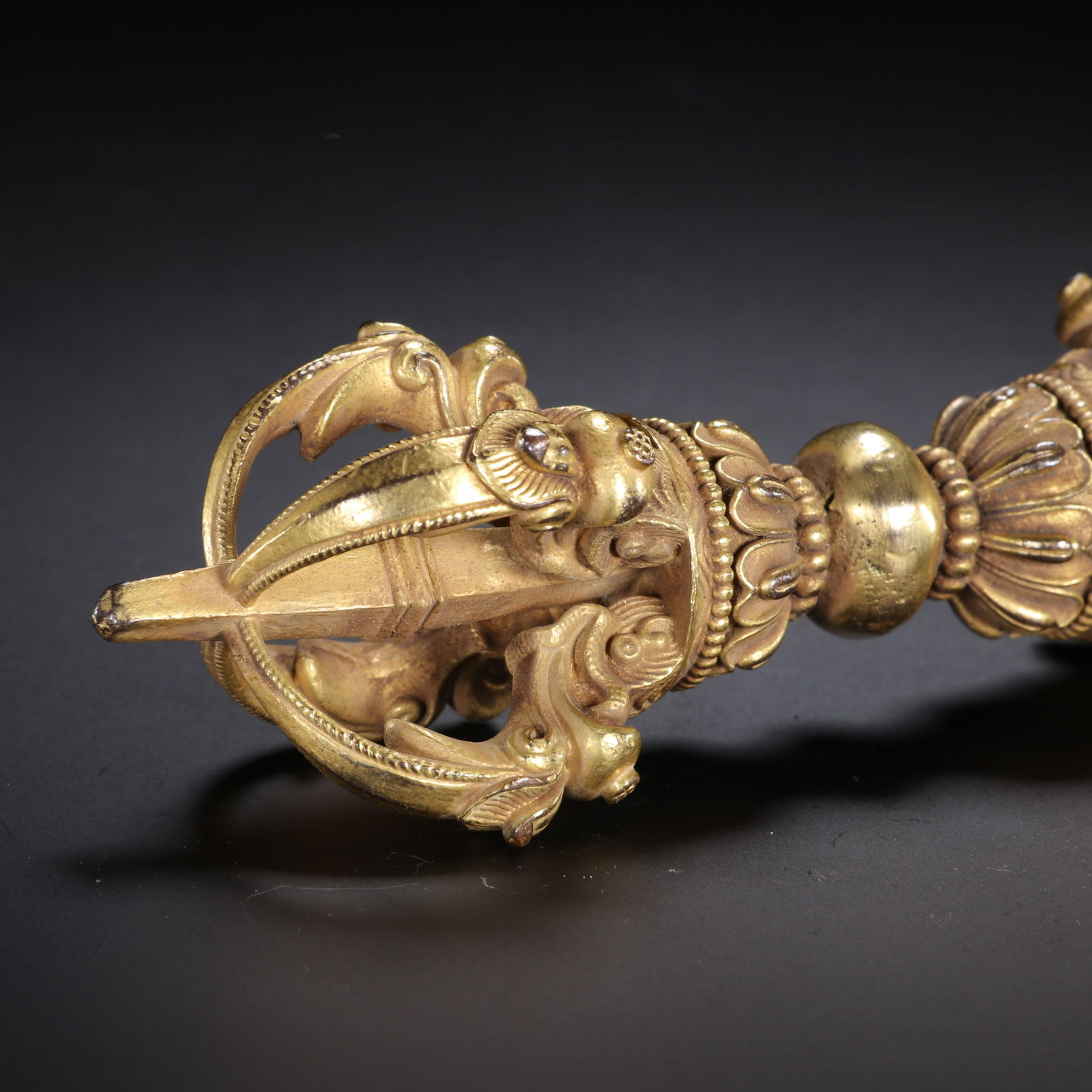 A CHINESE GILT-BRONZE VAJRA RITUAL IMPLEMENT - 2