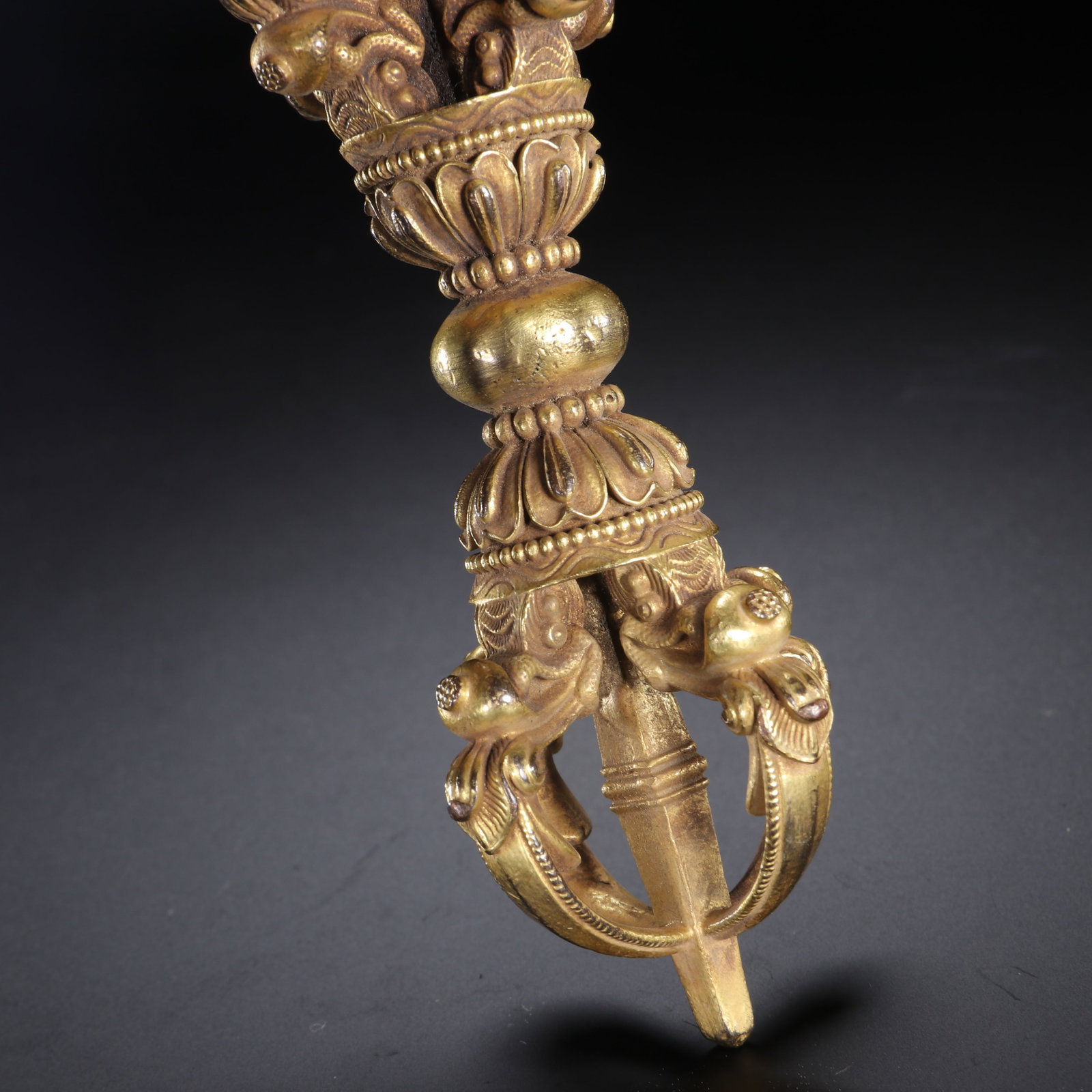 A CHINESE GILT-BRONZE VAJRA RITUAL IMPLEMENT - 8