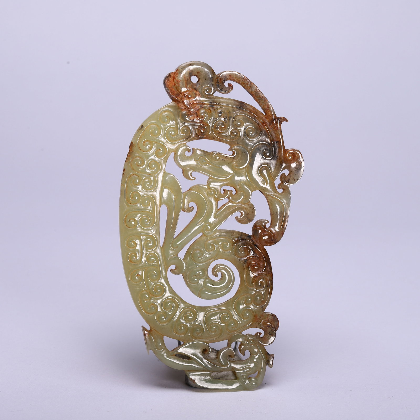 A CHINESE ARCHAIC JADE BI DISC WITH DRAGON CARVINGS: A CHINESE ARCHAIC JADE BI DISC WITH DRAGON CARVINGS (13 x 7.5cm,Weight 70g)