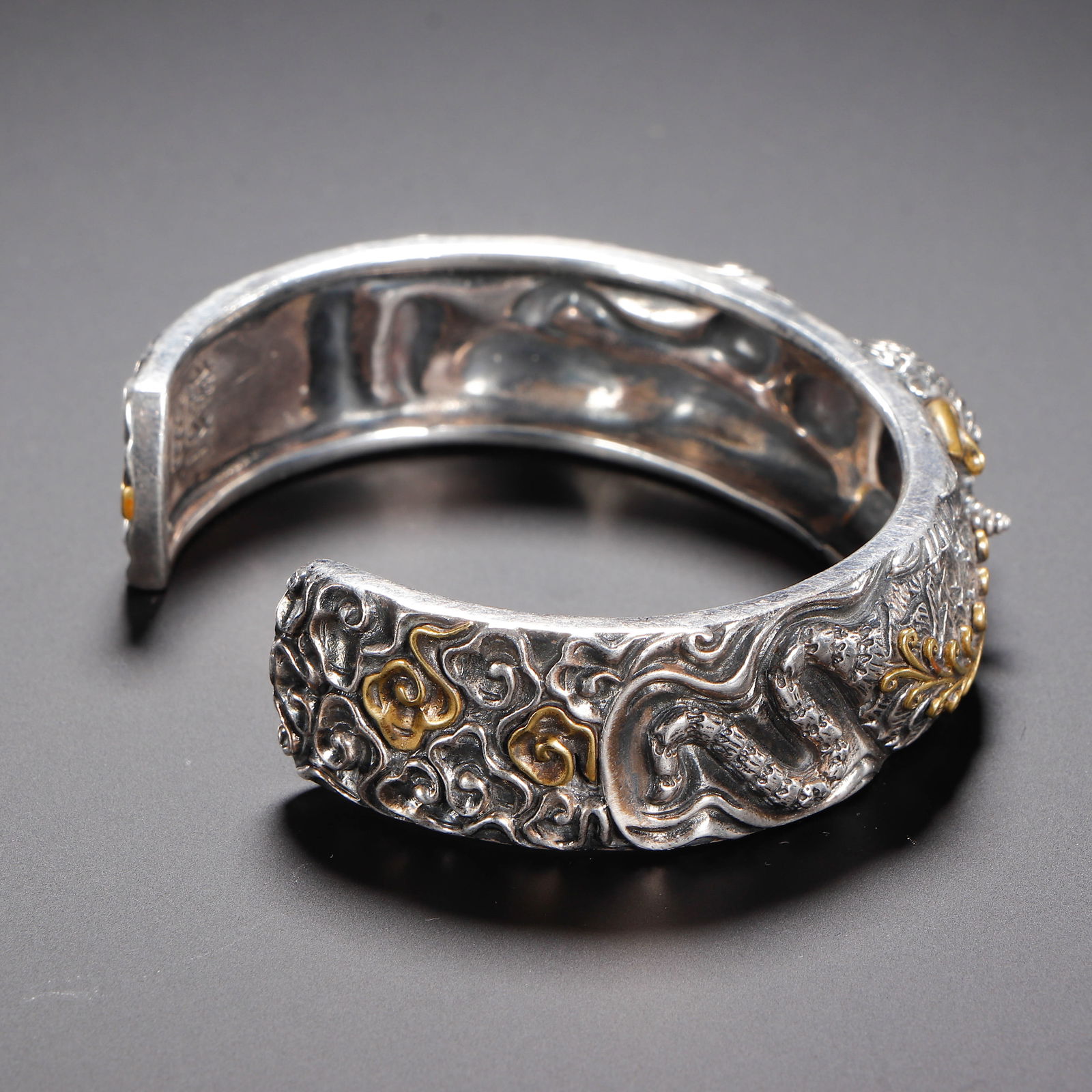 A CHINESE SILVER GILT TIGER BANGLE - 9