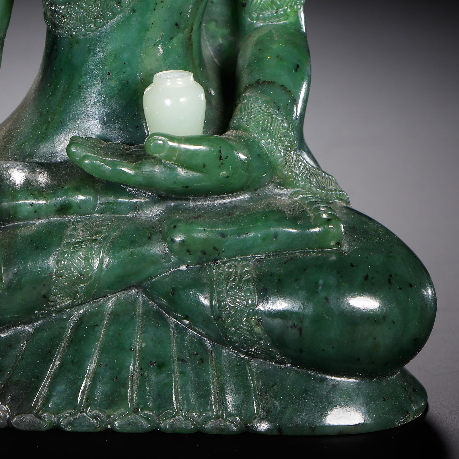 A CHINESE SPINACH JADE BUDDHA STATUE - 4