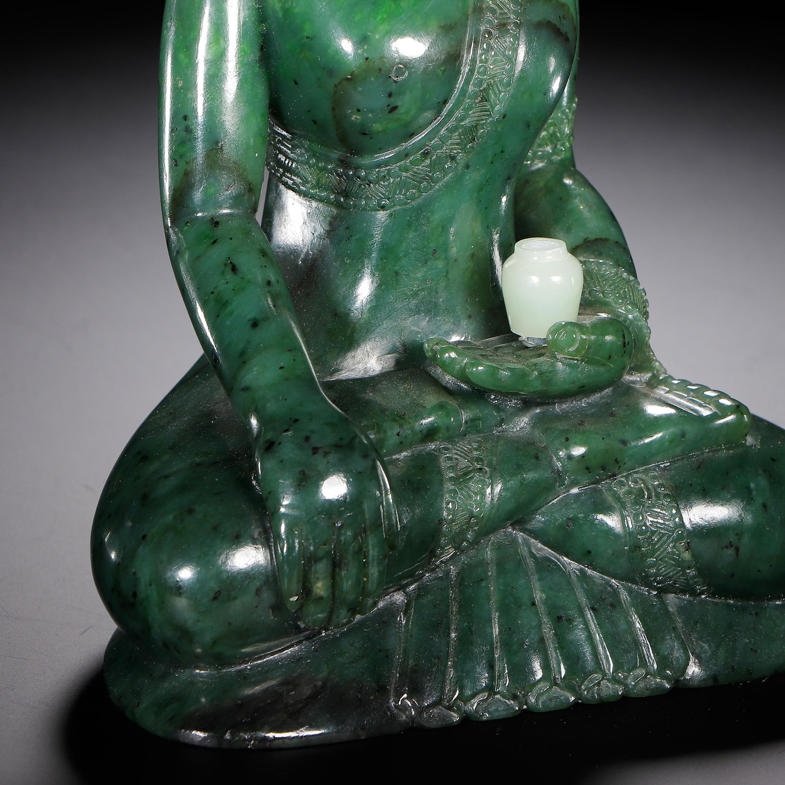 A CHINESE SPINACH JADE BUDDHA STATUE - 7