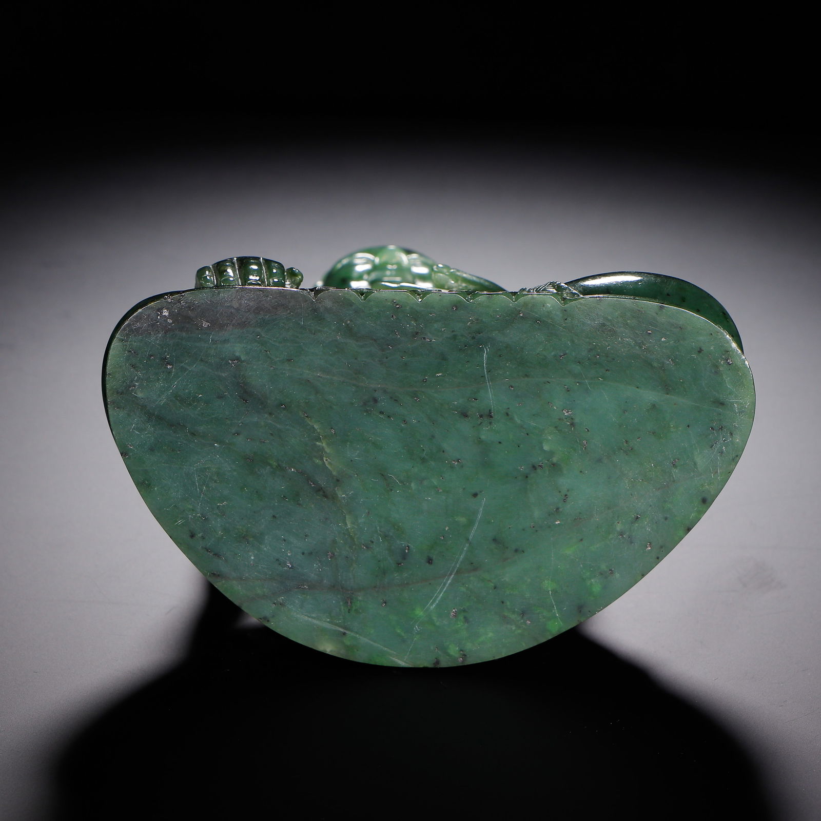 A CHINESE SPINACH JADE BUDDHA STATUE - 9