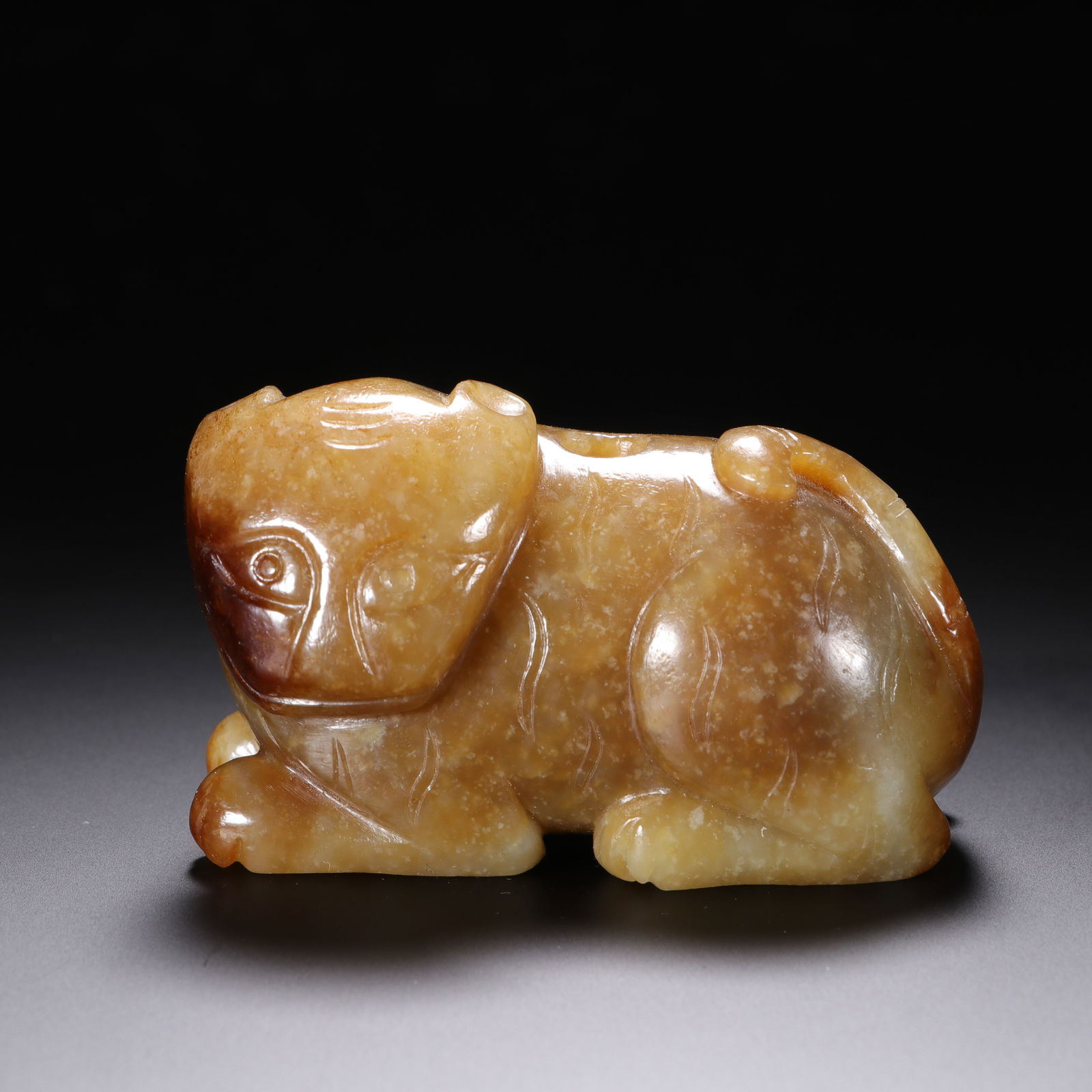 A CHINESE YELLOW JADE MYTHICAL BEAST: A CHINESE YELLOW JADE MYTHICAL BEAST (3.9 x 6.3cm)