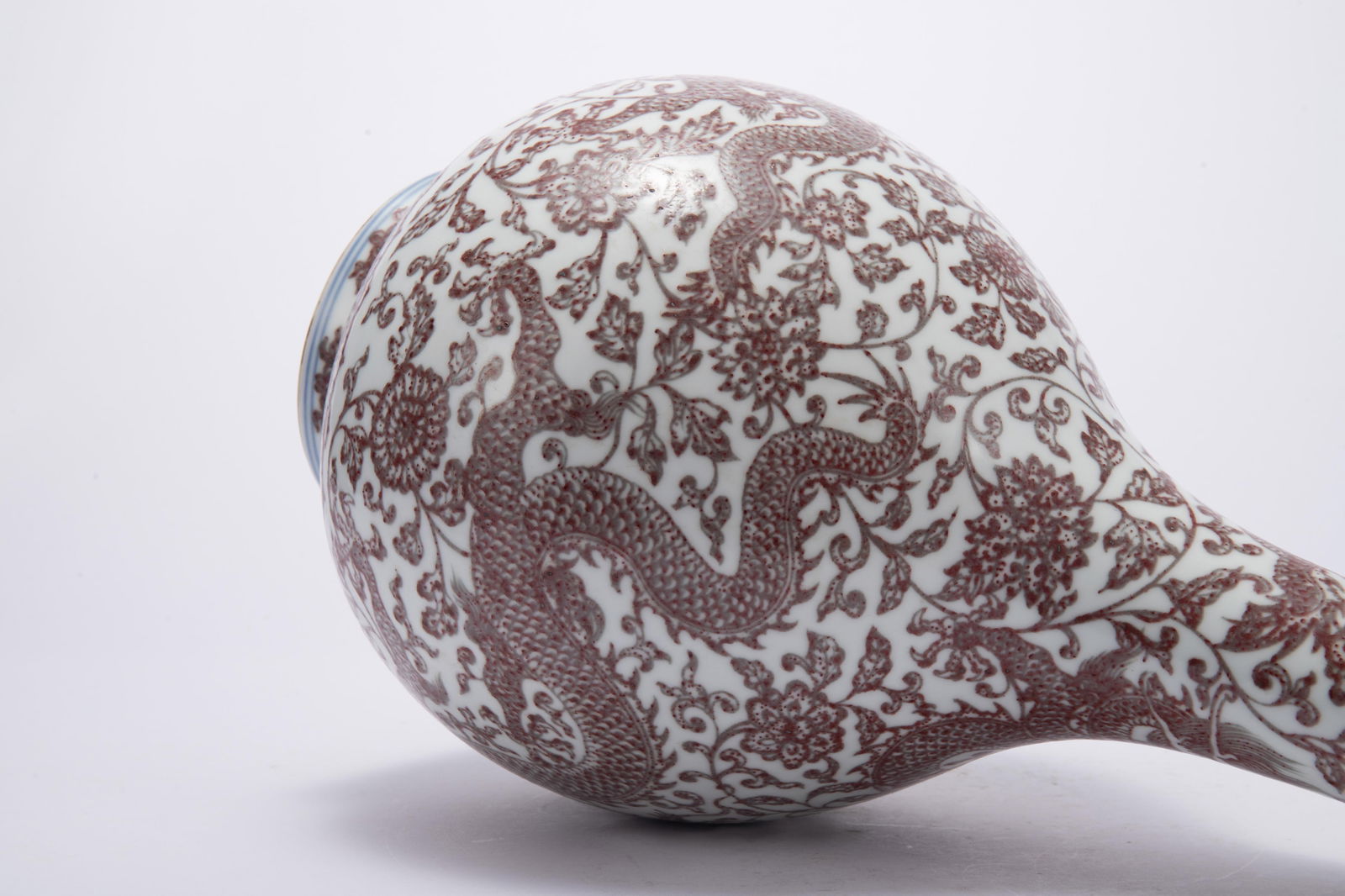 A UNDERGLAZE RED PORCELAIN BOTTLE VASE - 7