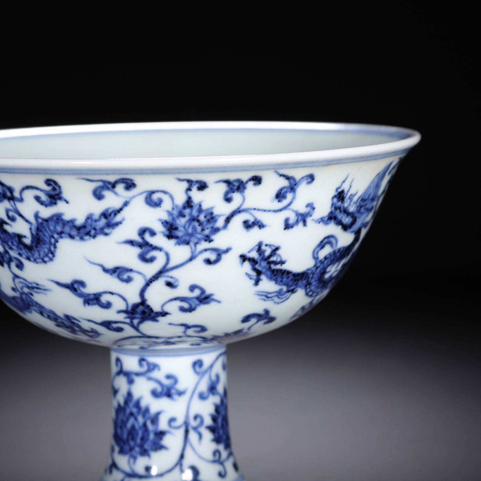 A CHINESE BLUE AND WHITE DRAGON STEM CUP - 5
